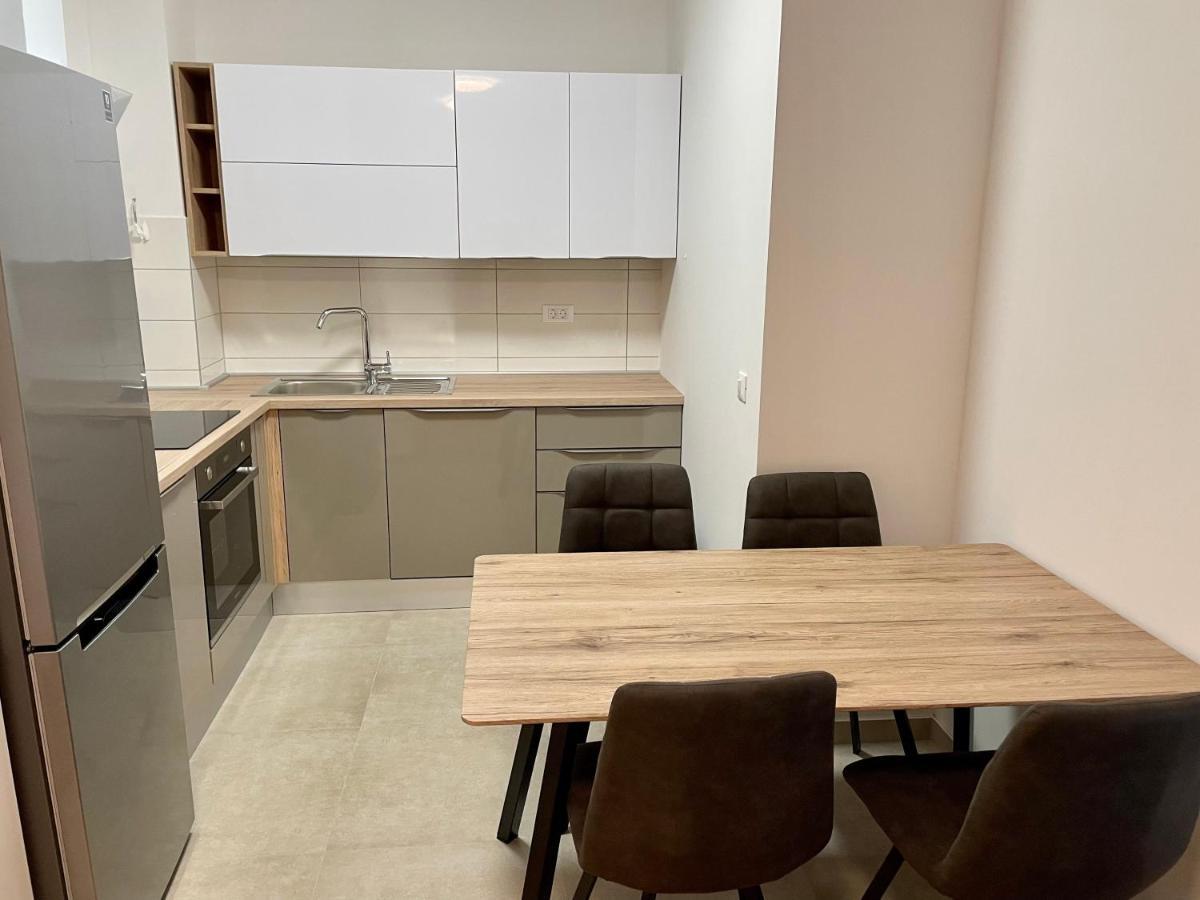 Apartment Diana Zara parking free Bagian luar foto