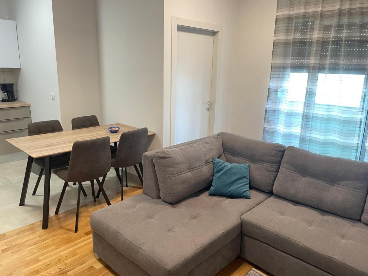 Apartment Diana Zara parking free Bagian luar foto