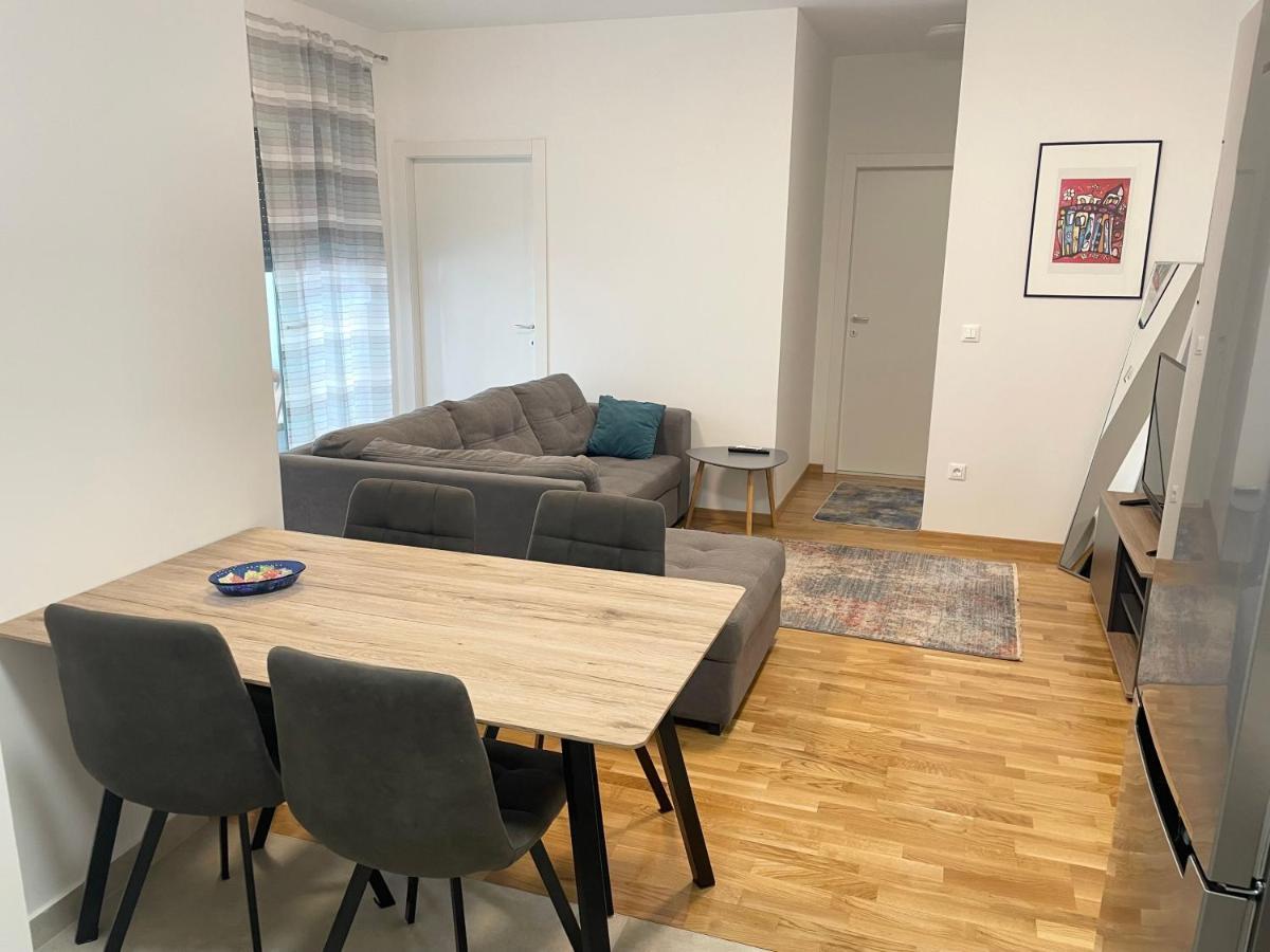 Apartment Diana Zara parking free Bagian luar foto