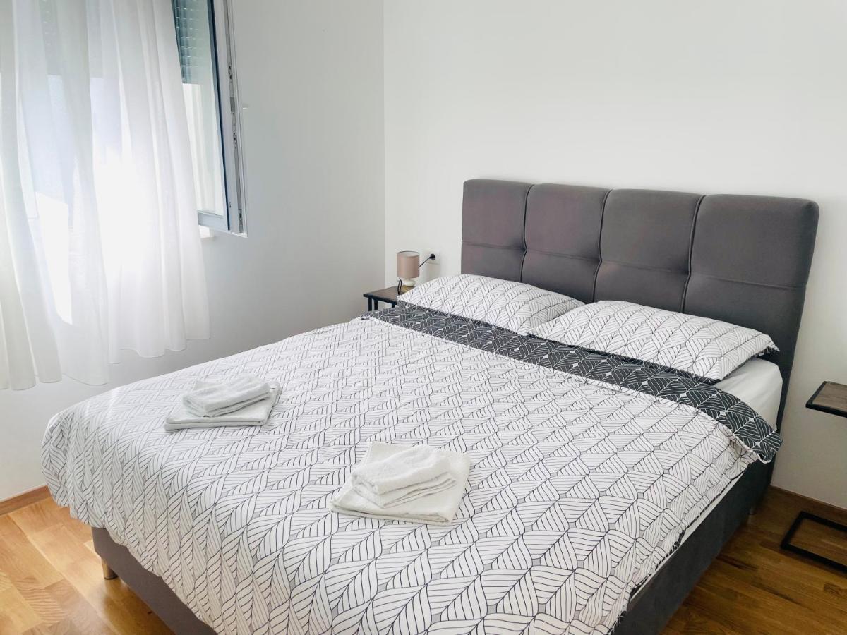 Apartment Diana Zara parking free Bagian luar foto